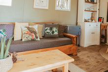 Load image into Gallery viewer, Luxurious Glamping Hut