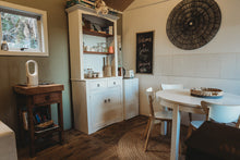 Load image into Gallery viewer, Luxurious Glamping Hut